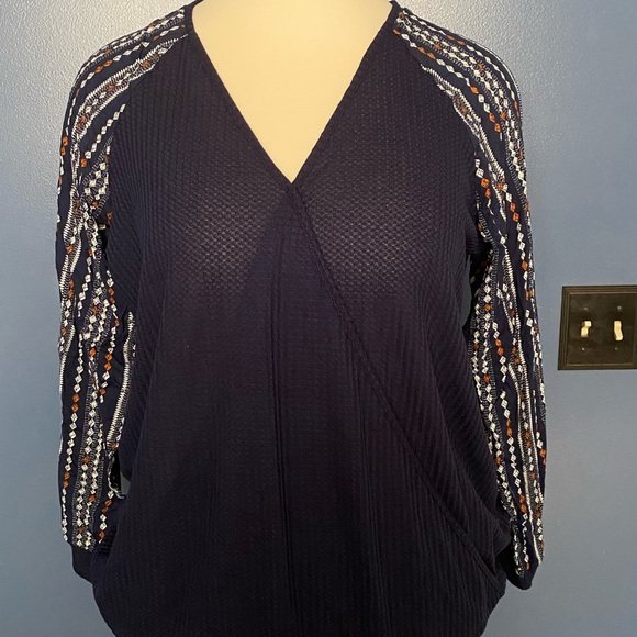 NWT BloomChic Navy Lantern- Sleeve Waffle Knit Wrap Top - Size 22-24/3x - Picture 1 of 4